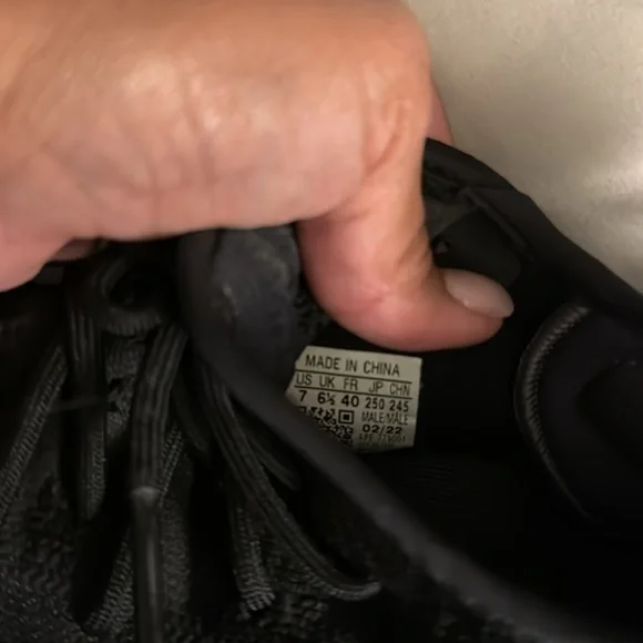 Yeezy sneakers - Picture 9 of 9